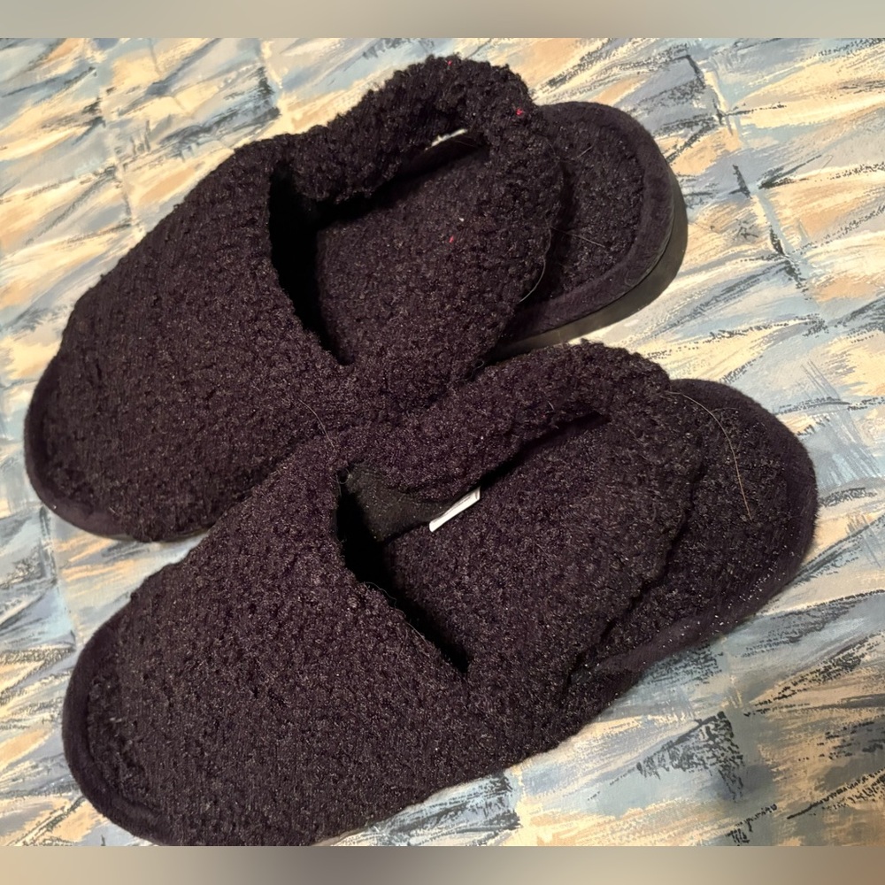 Cozy Black Women's Slippers NWOT
